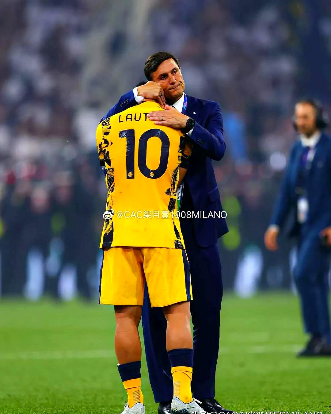  阿贾克斯腰斩的比赛怎么算 