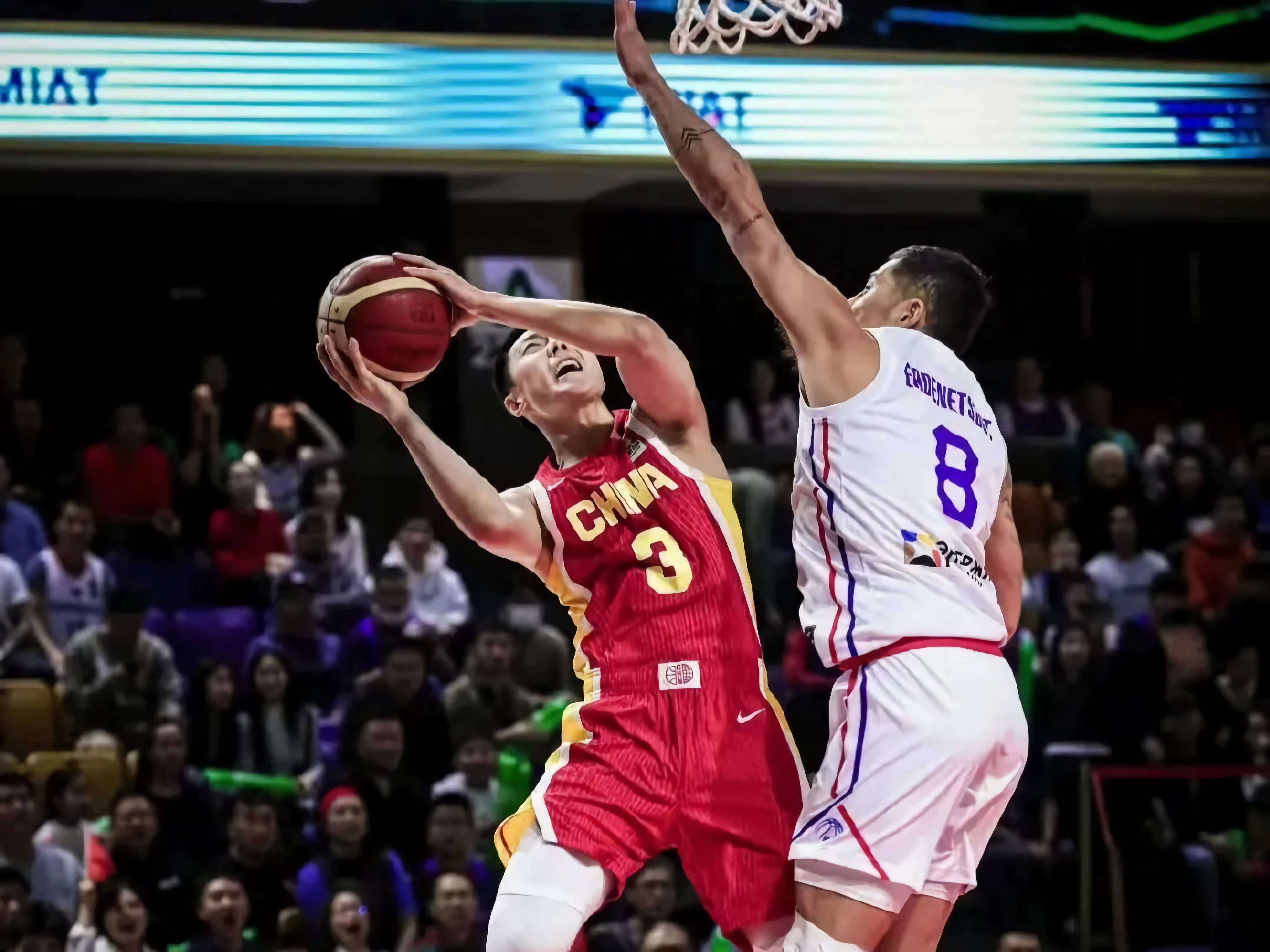  广厦男篮集体穿西服亮相庆功宴 