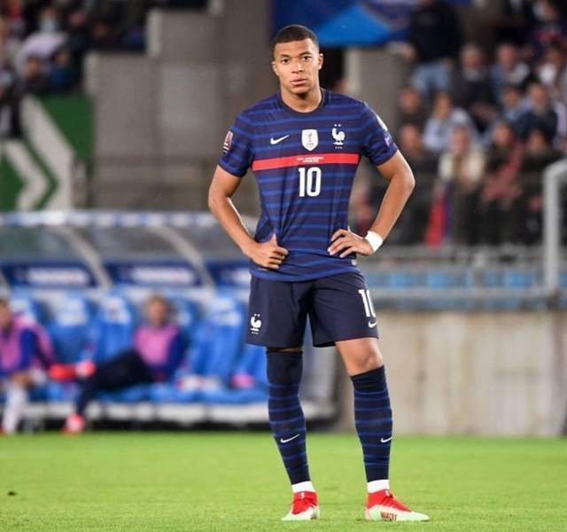 芒果体育-包含阿扎伦卡在法国队比赛中出色防守，关键助攻引发热议！的词条