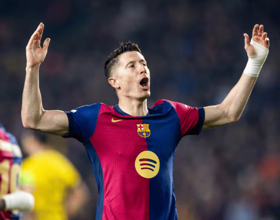 关于莱万多夫斯基遭遇十连败,皇家马德里教练面临压力!的信息 关于莱万多夫斯基遭遇十连败,皇家马德里教练面临压力!的信息